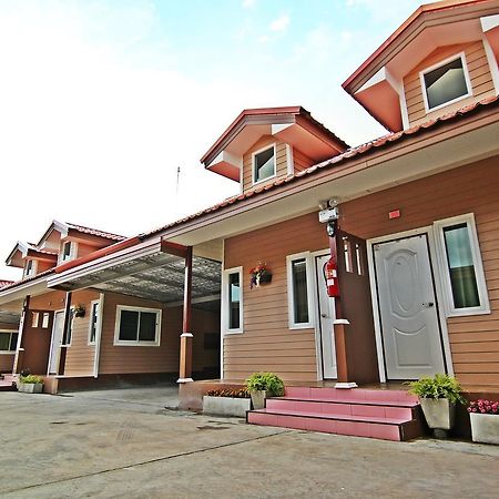 Rojanavee Resort Накхоннайок Экстерьер фото