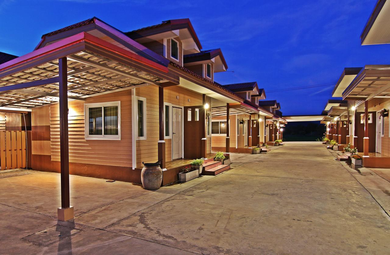 Rojanavee Resort Накхоннайок Экстерьер фото