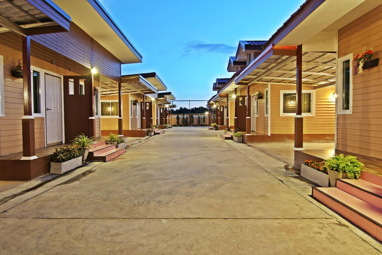 Rojanavee Resort Накхоннайок Экстерьер фото